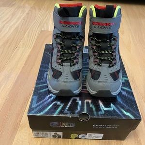 Sketchers boots size 3 (little kid)